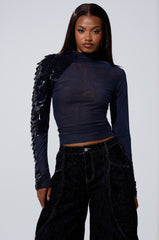 VELMA VINYL SINGLE SLEEVE SCALE TOP IN NAVY