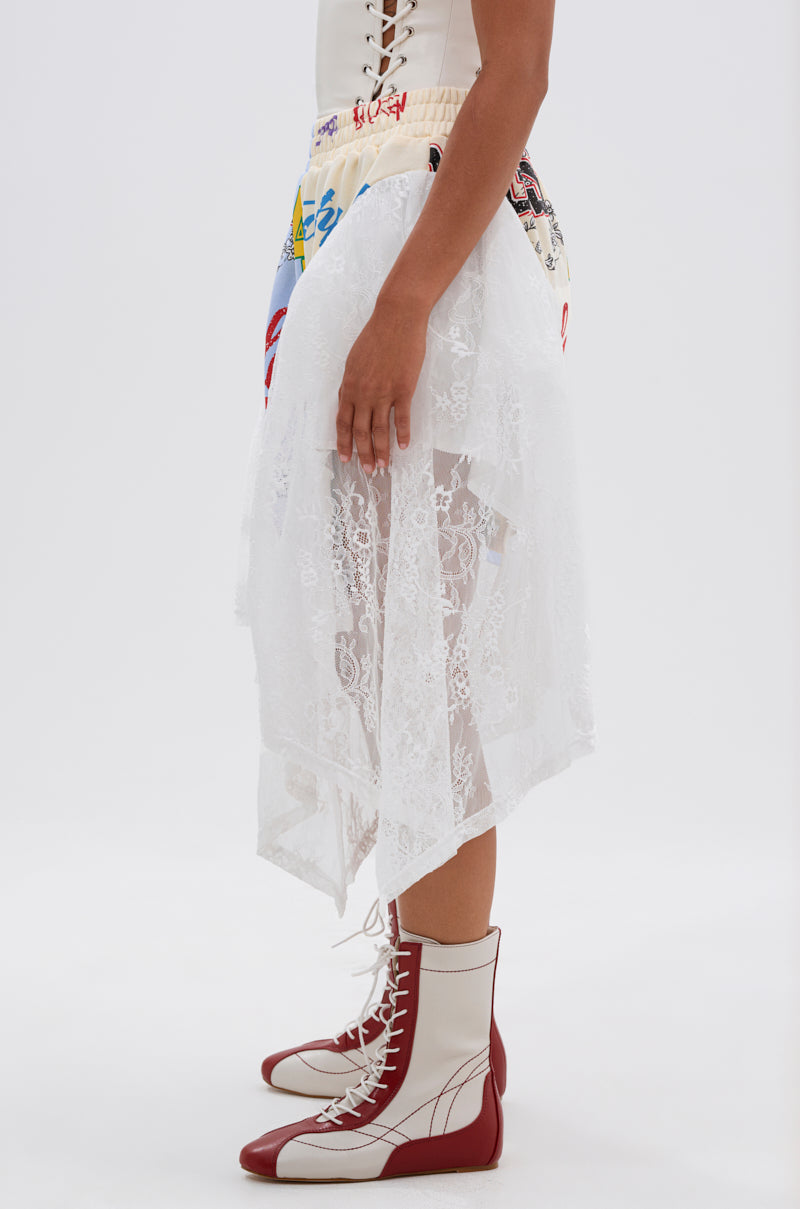 CARLY LACE GRAPHIC SHORT