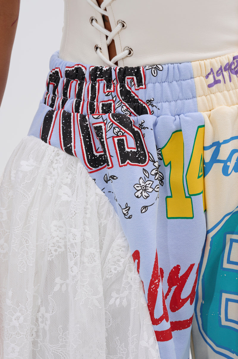 CARLY LACE GRAPHIC SHORT