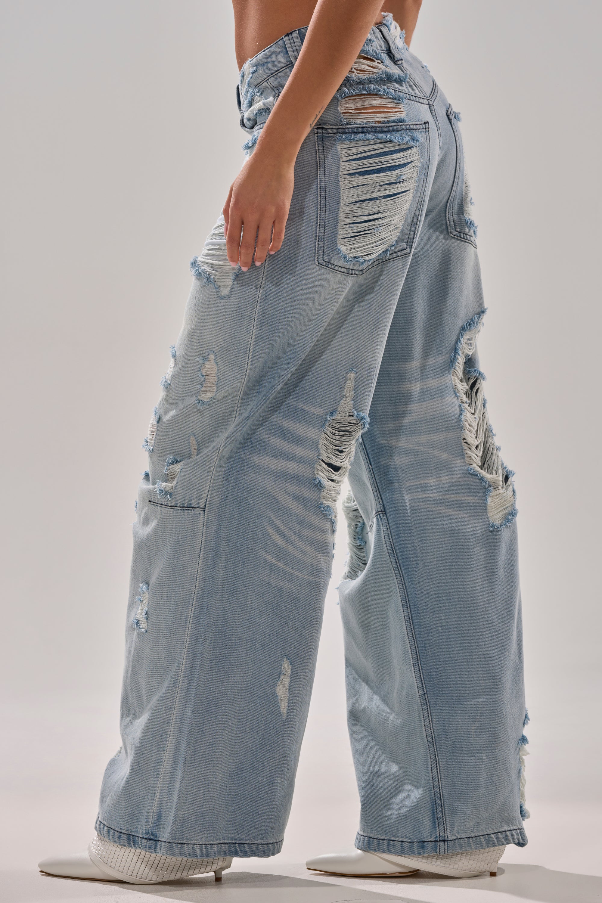 SUPER DISTRESSED WIDE LEG DENIM