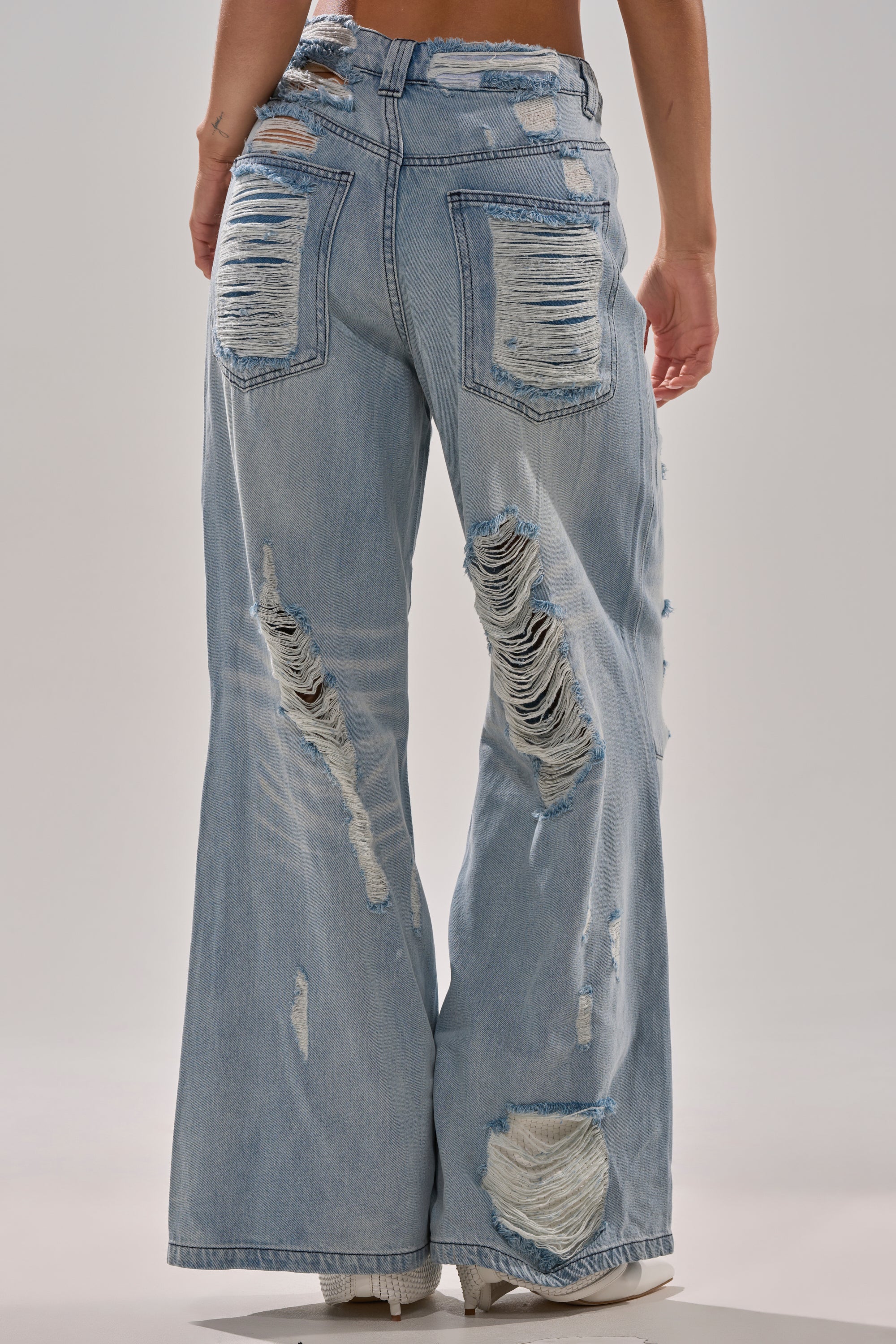 SUPER DISTRESSED WIDE LEG DENIM