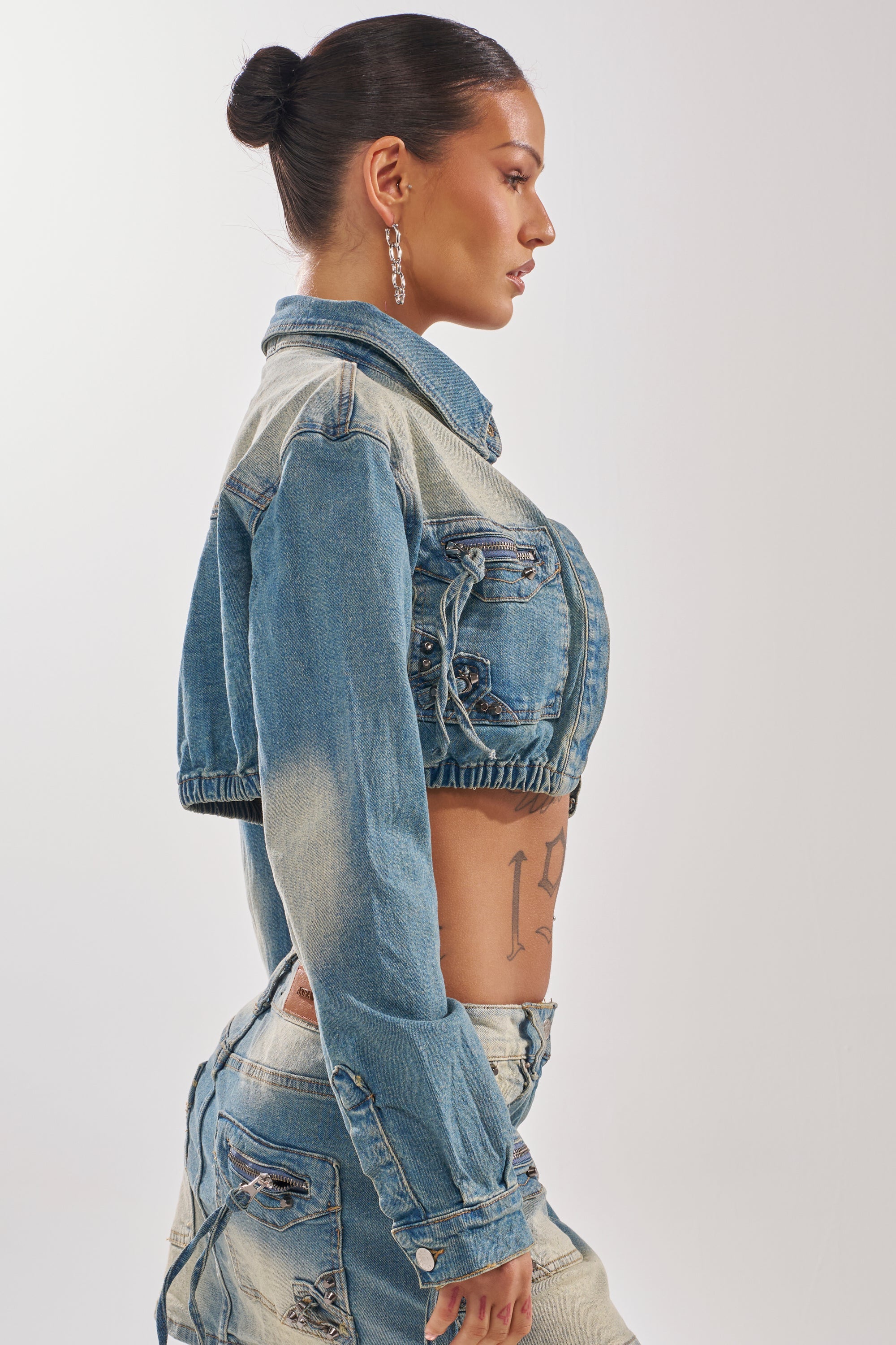 CROWN CROPPED LONG SLEEVE DENIM BUTTON DOWN