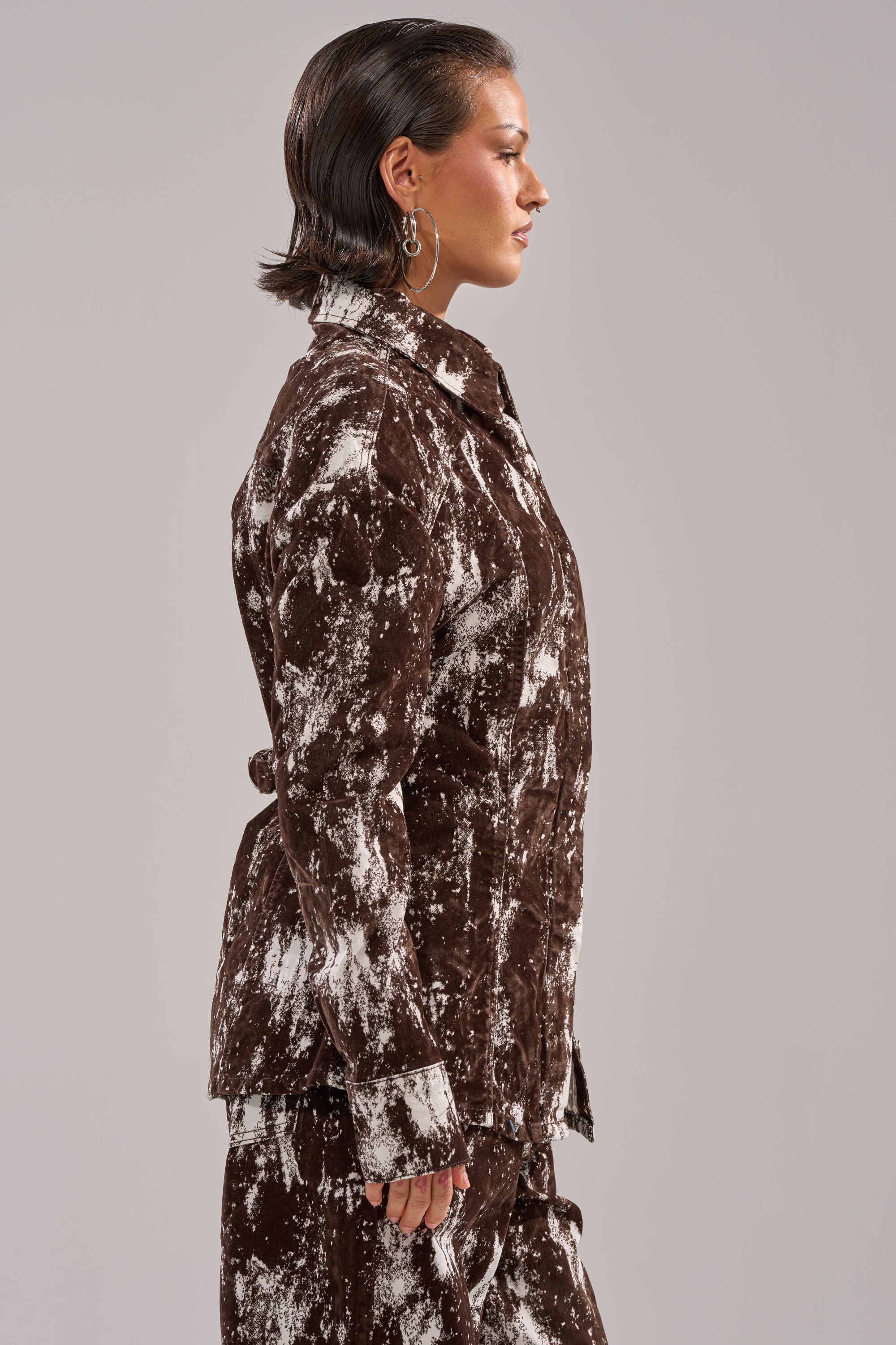 CRAZY IN LOVE BUTTON DOWN