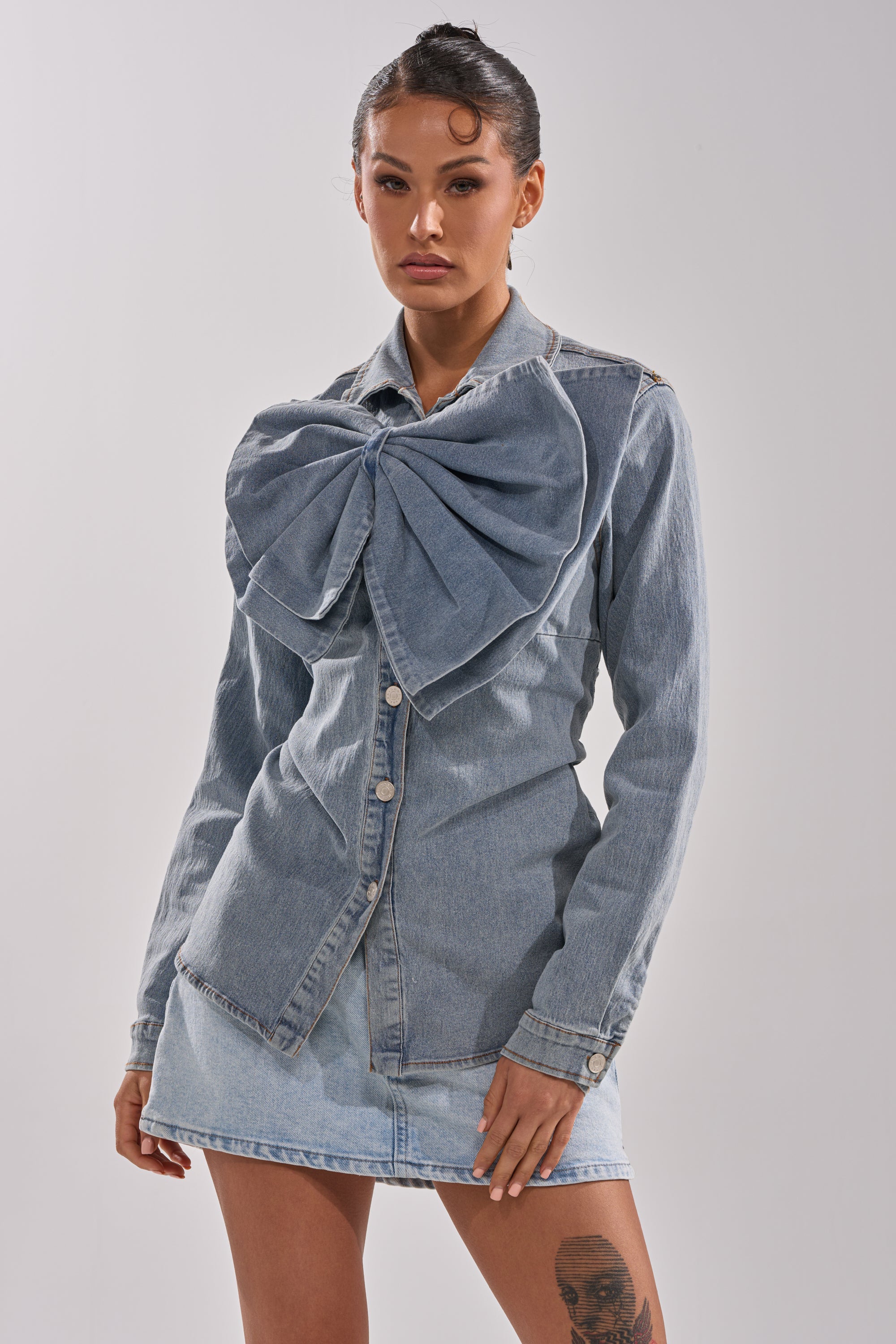 TWO-TONE BOW DENIM BUTTON DOWN SHIRT