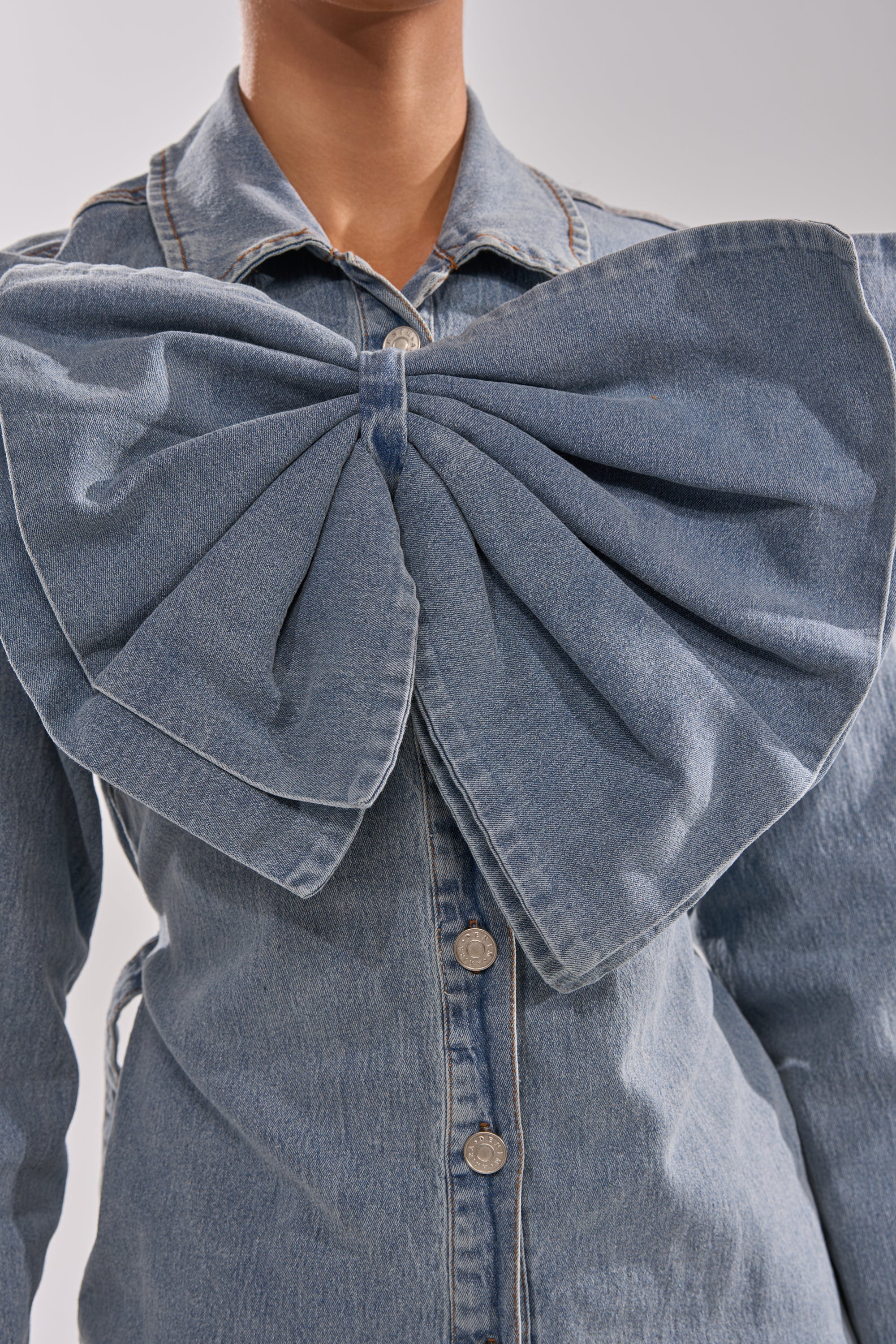 TWO-TONE BOW DENIM BUTTON DOWN SHIRT