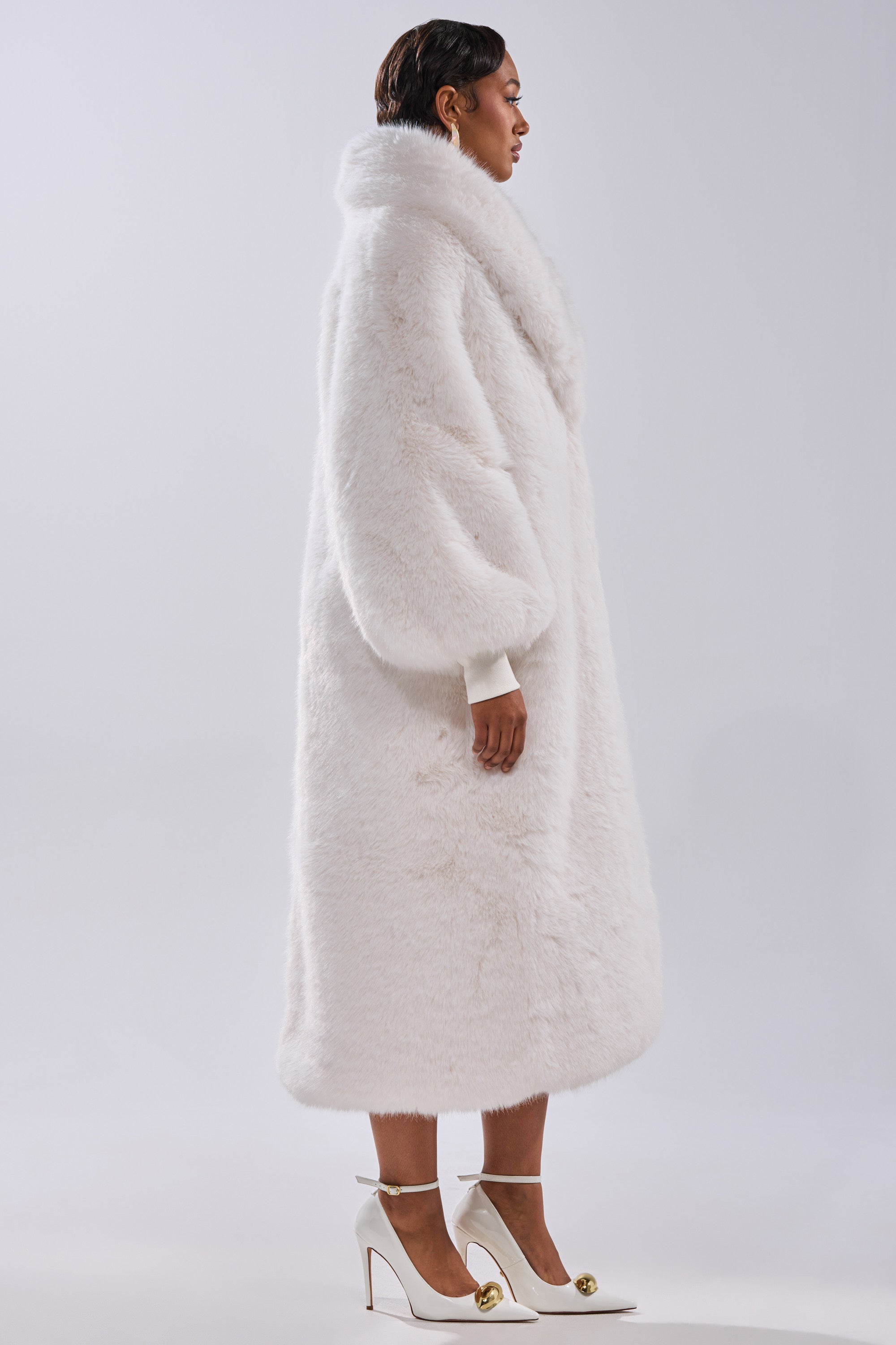 TSUNAMI FAUX FUR COAT IN WHITE