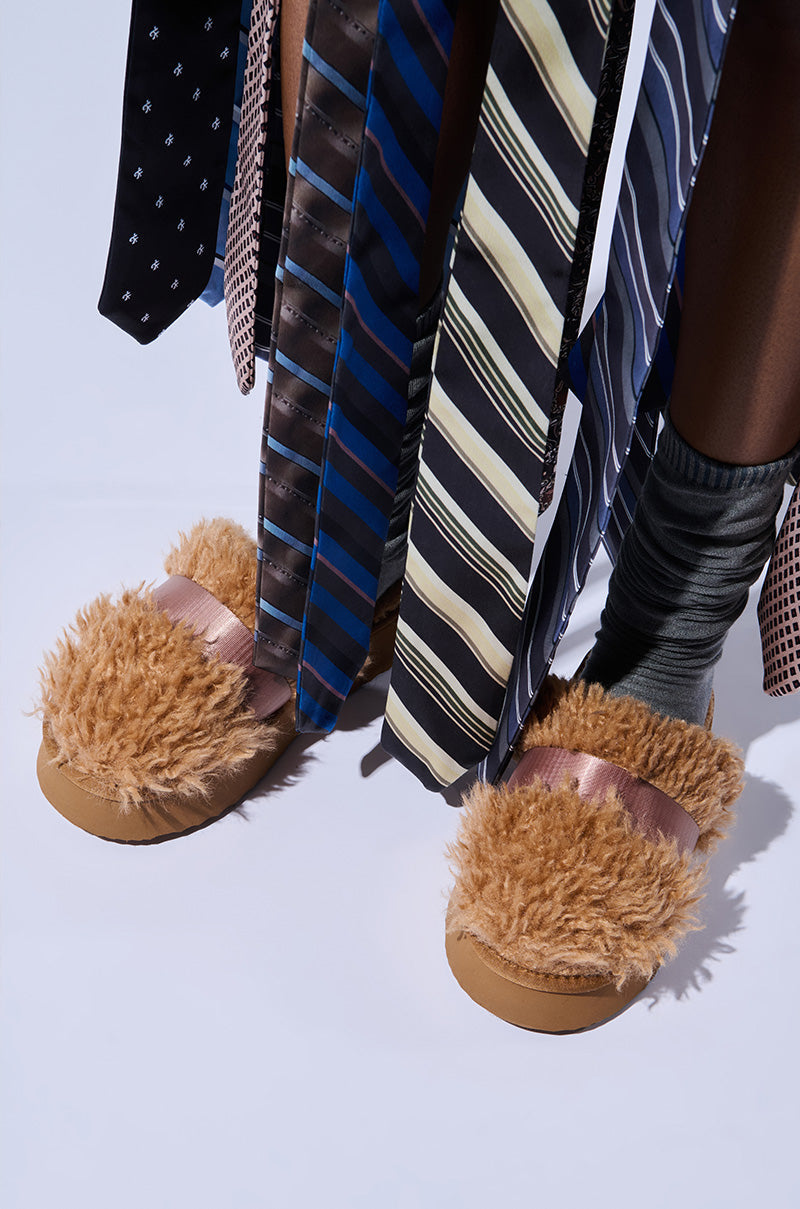 AZALEA WANG ZUNI BROWN SHERPA CLOG