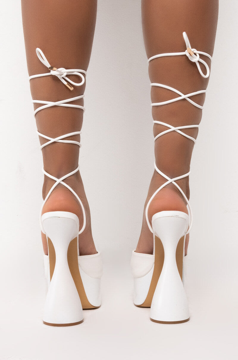 AZALEA WANG NEED TO KNOW CHUNKY SANDAL IN WHITE